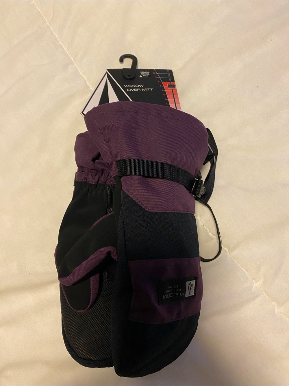 Volcom Women’s Purple and Black Snow Mitts with Strap and Grip